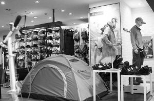 清明踏青熱催生戶外用品消費(fèi)潮，春游經(jīng)濟(jì)釋放市場(chǎng)活力